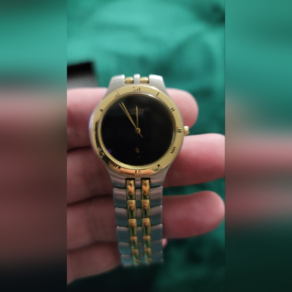 Vintage Men's Citizen Two Toned CITIZEN Quartz Roman Numeral Watch